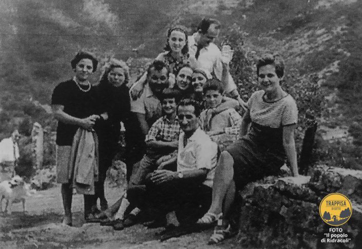 Anni '70 - Foto ricordo nei pressi del Castello